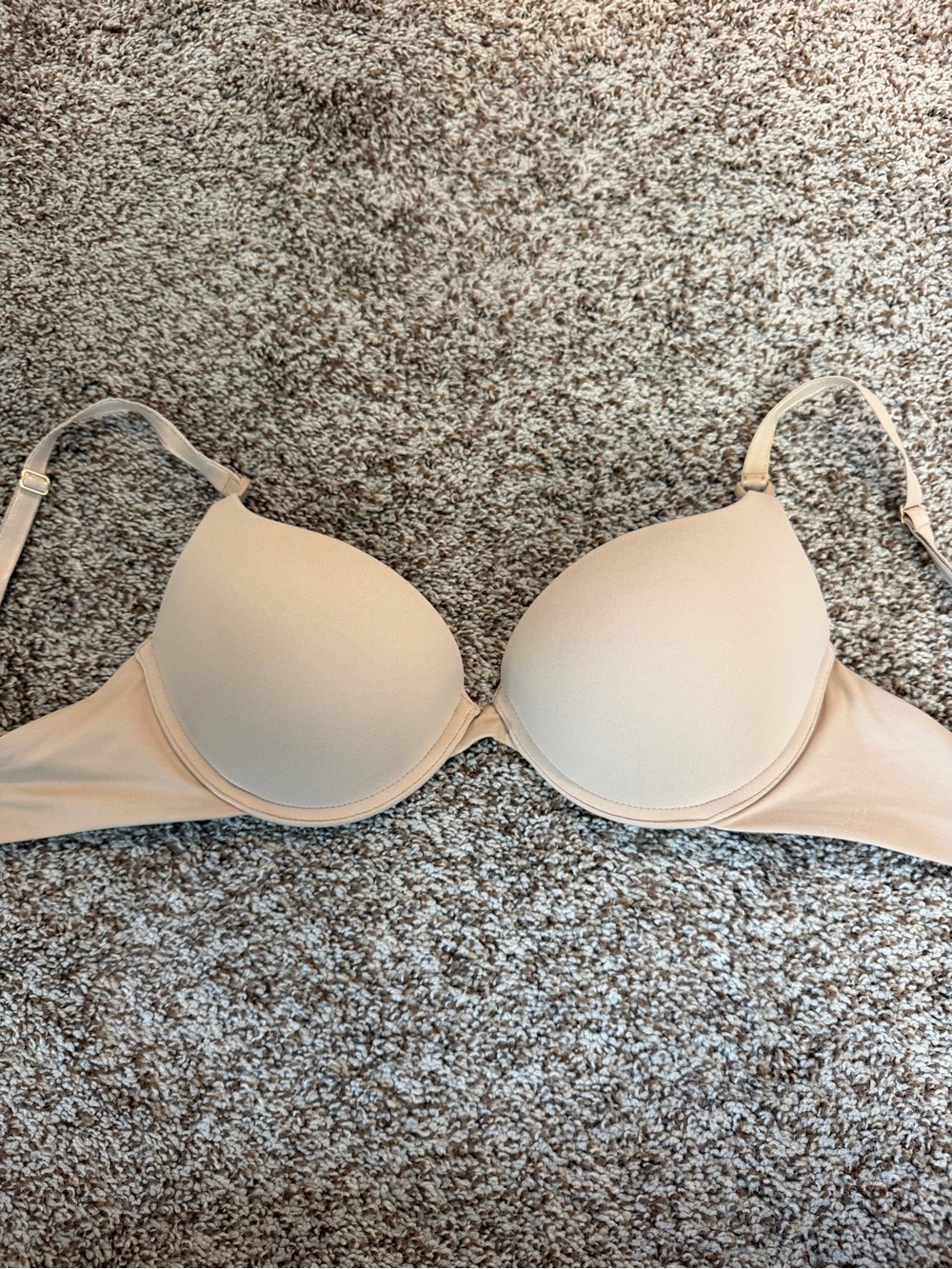 🌼 4/$13 - Nude color Soma bra with Underwire support with adjustable straps, 32D